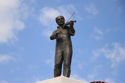 Քաղաքի մարդիկ․ ջութակահար Բորիս Բաբայանի արձանը տեղադրվեց Հուշահամալիրում